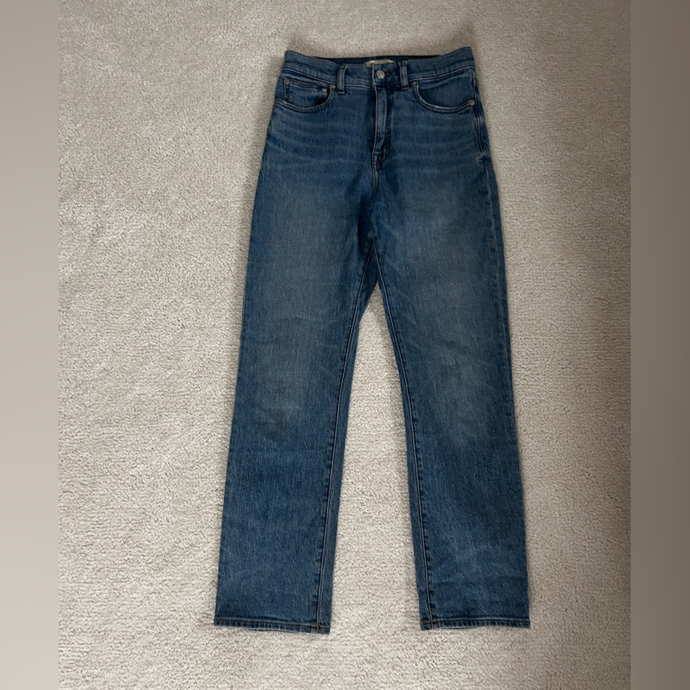 Madewell 90’s Straight Jean in light washed blue denim.